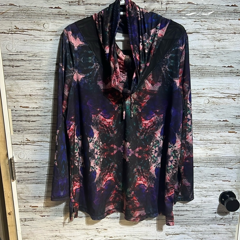 Nola long sleeve crowl neck sweater size 1X